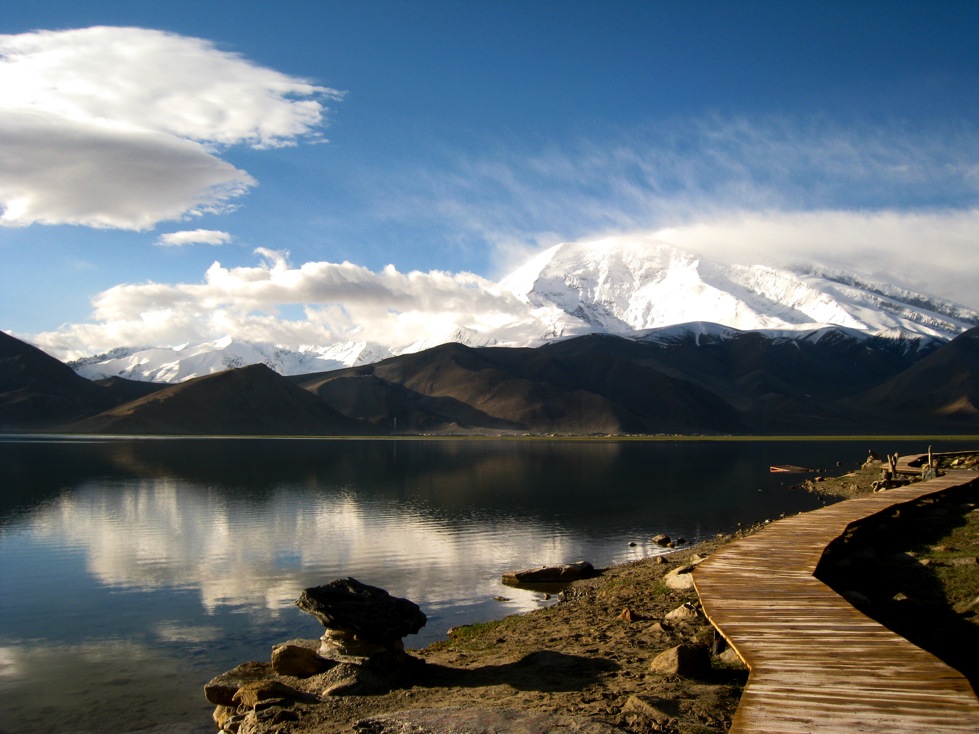 Gutman_Karakul_lake